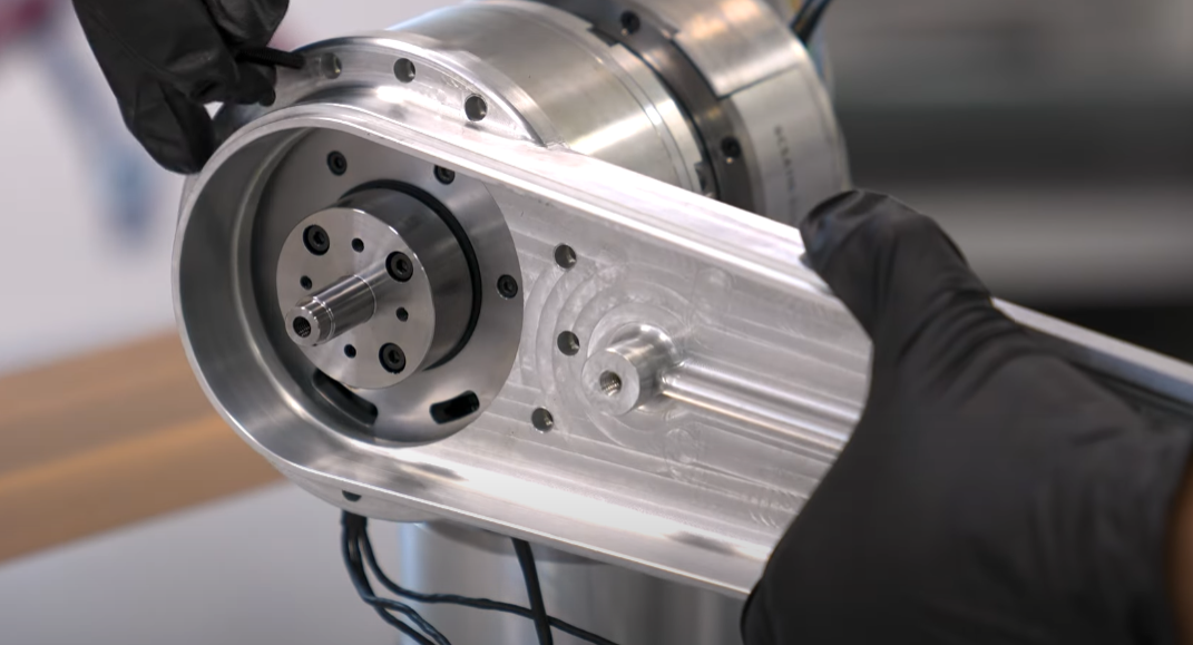 Mounting-The-Actuator-On-The-Robot-Leg